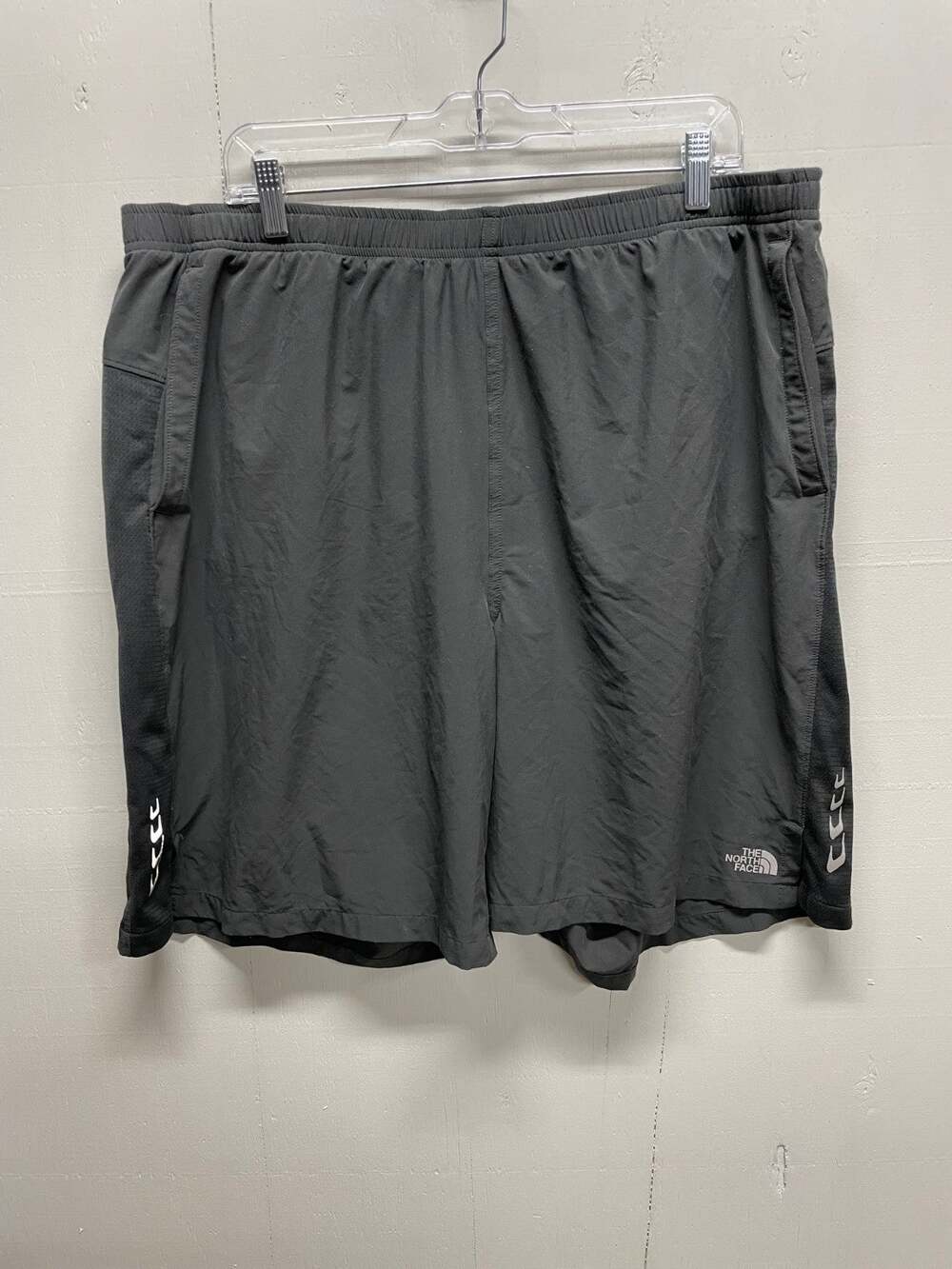 North Face Men's 24/7 Shorts Flight Series Size XXL Long Has Lining Gray color